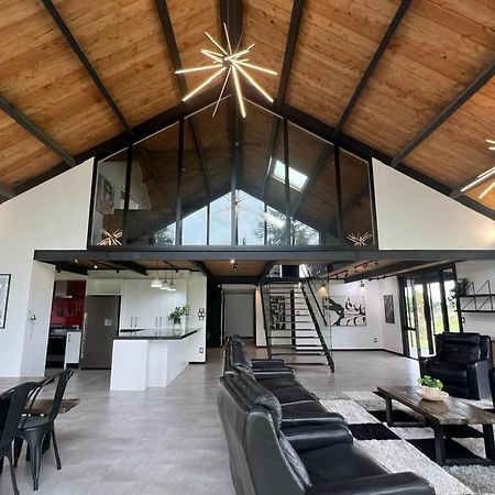 Villa The Clubhouse Hamilton Esterno foto